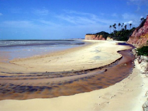 Praia de Areia Preta em Prado