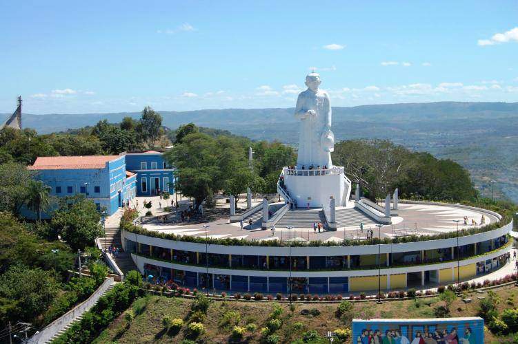 ESTÁTUA DO PADRE CÍCERO