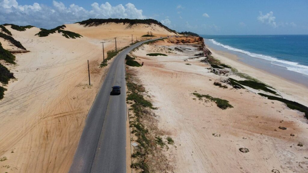 Falésias de Cacimbinhas no litoral sul do RN