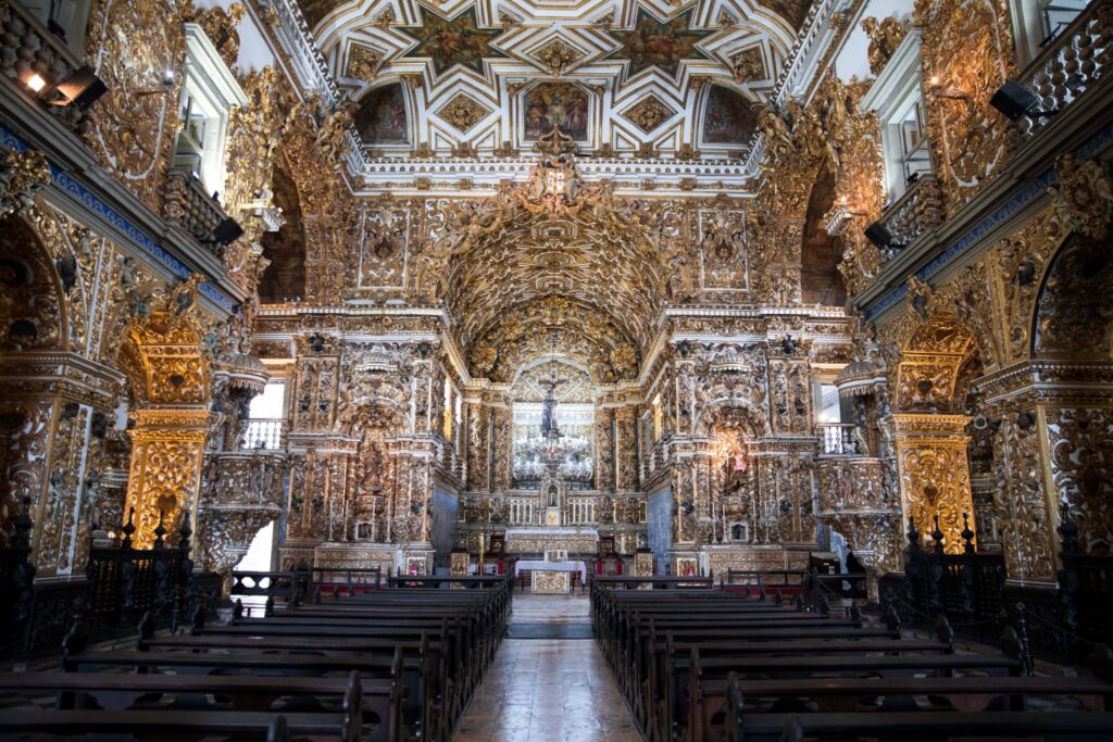 Interior da igreja de São Francisco de Assis em Salvador