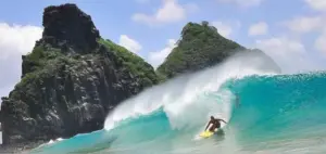 Surf em Fernando de Noronha