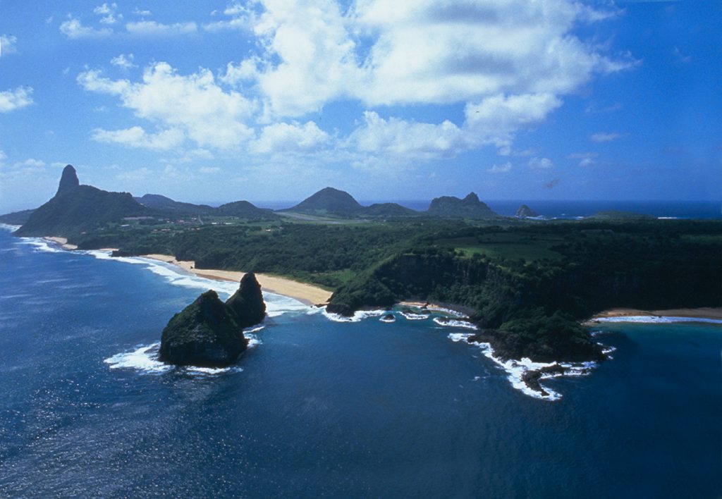 Vista aérea do arquipélago de Fernando de Noronha