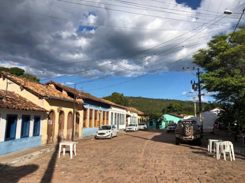 Vila de Igatu e suas casinhas coloridas