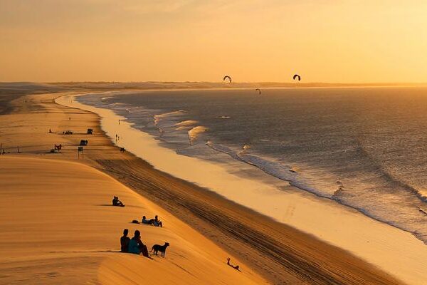 Litoral Leste do Ceará mantém sua autenticidade mesmo nas praias mais agitadas