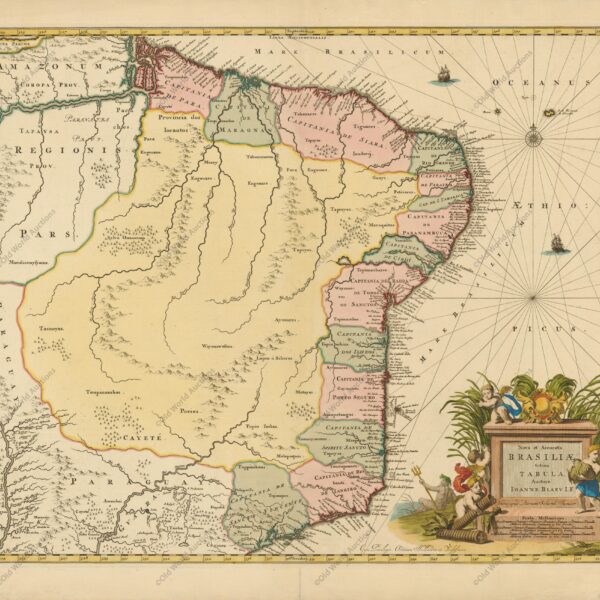 Mapa do Brasil de 1695 - Este escasso e belo mapa é o terceiro mapa do Brasil de Johannes Blaeu. Projetado por Joannes de Broen e gravado por Abraham Wolfgang, foi concluído pouco antes do grande incêndio que destruiu a gráfica e, portanto, nunca foi incluído nos atlas de Blaeu. Em 1694, Pieter Schenk adquiriu várias placas de cobre de Blaeu, incluindo esta. O mapa inclui as capitanias ao longo da costa e é uma melhoria significativa em relação aos mapas anteriores do Brasil de Blaeu. A bela cartela é cercada por querubins e um deus do rio e a marca de Schenk aparece abaixo do título. "Nova et Accurata Brasiliae totius Tabula", Blaeu/Schenk